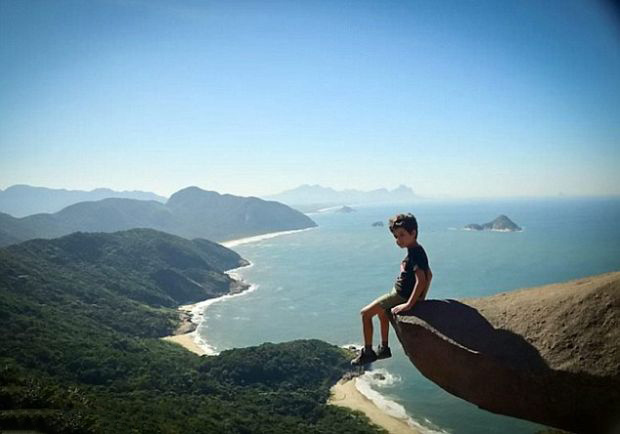 Some people really took it to the next level, letting their child go out on a limb. - This Viral Photo Inspired Copycats, But There’s Something You Should Know… Some people really took it to the next level, letting their child go out on a limb. - This Viral Photo Inspired Copycats, But There’s Something You Should Know…