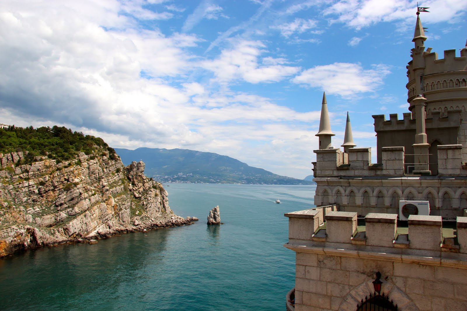 Where in the World is Anh?!: Castle in yalta