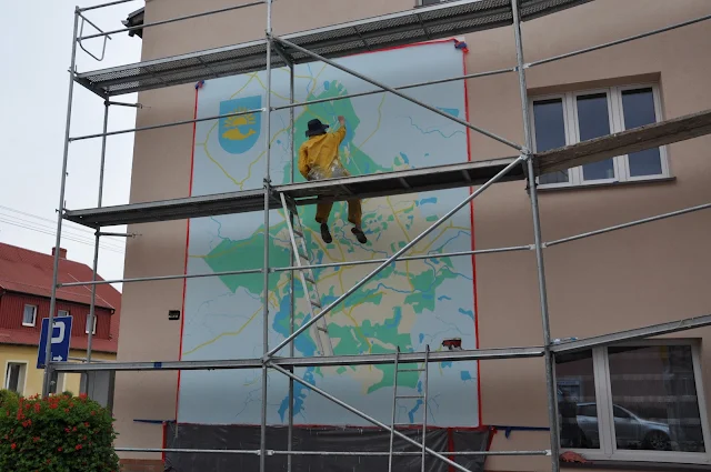 Malowanie mapy na elewacji budynku, malowanie loga UV na zewnętrznej elewacji