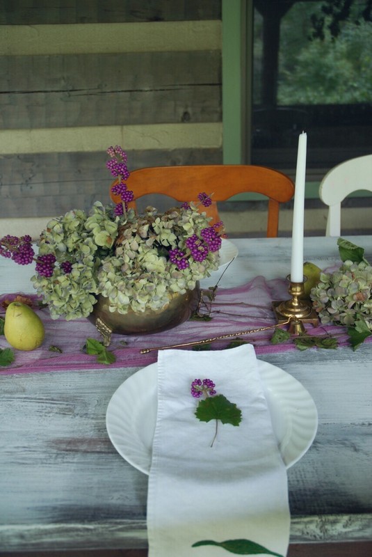Fall_Tablescape_Outdoor_purple_dried_hydrangeas_brass_beautyberry