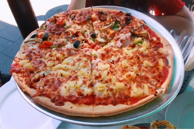 Mexican Pizza & Hawaiian Pizza, Pizza Bella Roma Restaurant @ Fremantle, Perth, Western Australia 澳洲, 澳大利亚, 珀斯