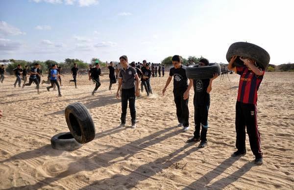 بالصور حماس تدرب فتية في مناطق جنوب غزة لمواجهه اسرائيل شعبيا 