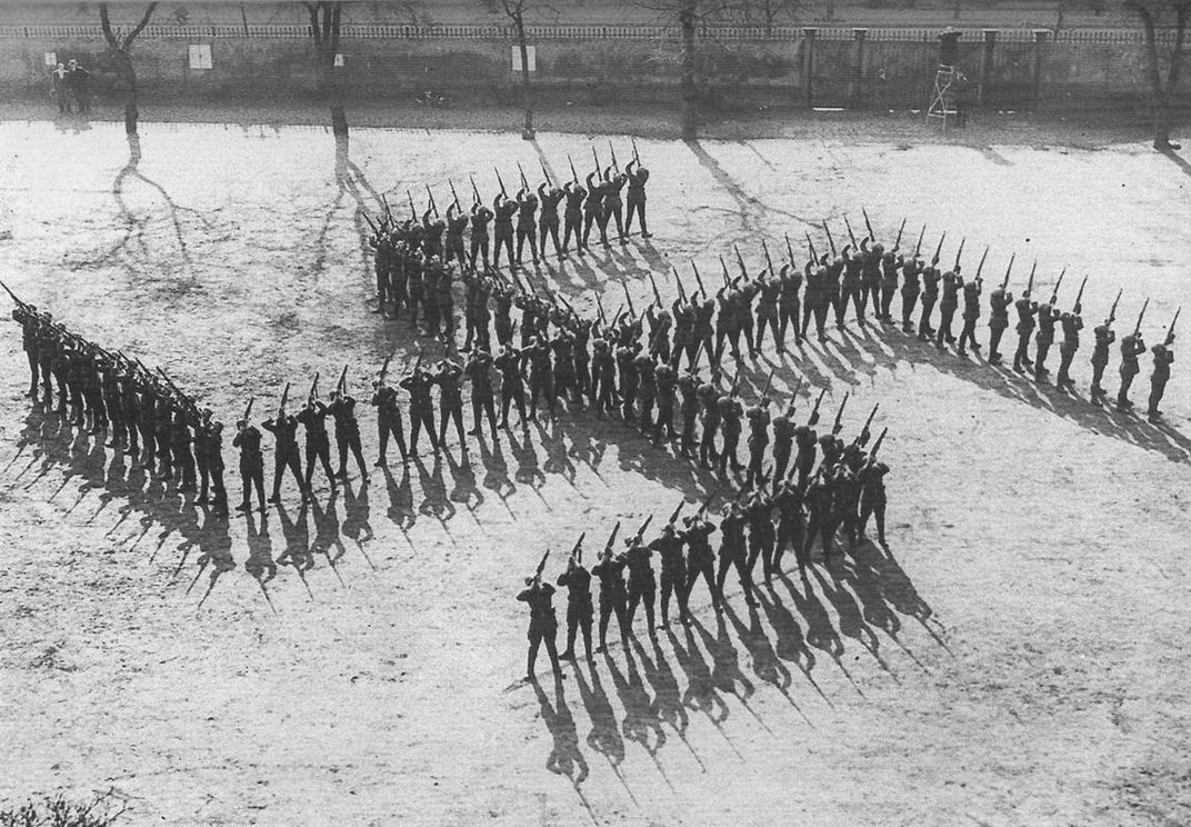 Swastika, nazi-hagekors, formet af soldater