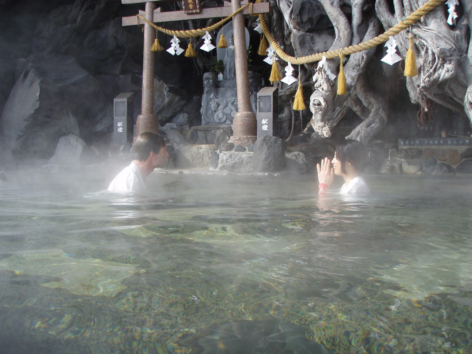 http://3.bp.blogspot.com/-_6WyPyyNOuw/T9Qjmj1EfQI/AAAAAAAAAOs/Q10pfuOFJxc/s1600/Couple+Bathing+in+Holy+Hot+Spring+Sakurajima+Kagoshima.JPG
