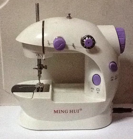 Wardrobe's Red Ledger REVIEW Ming Hui Mini Sewing Machine