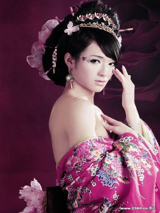 Chinese drag in pink dress