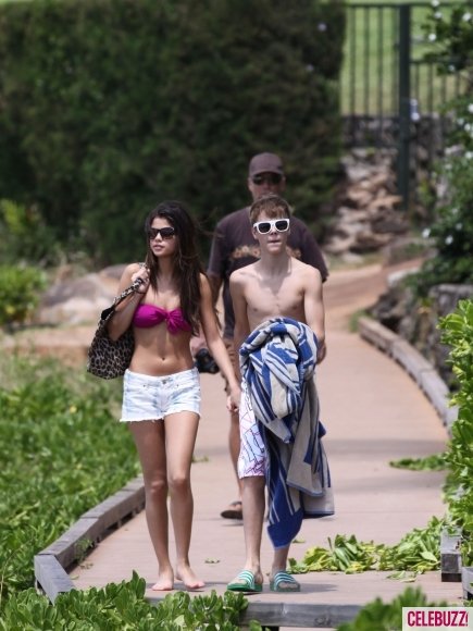 selena gomez and justin bieber beach pictures. selena gomez and justin bieber