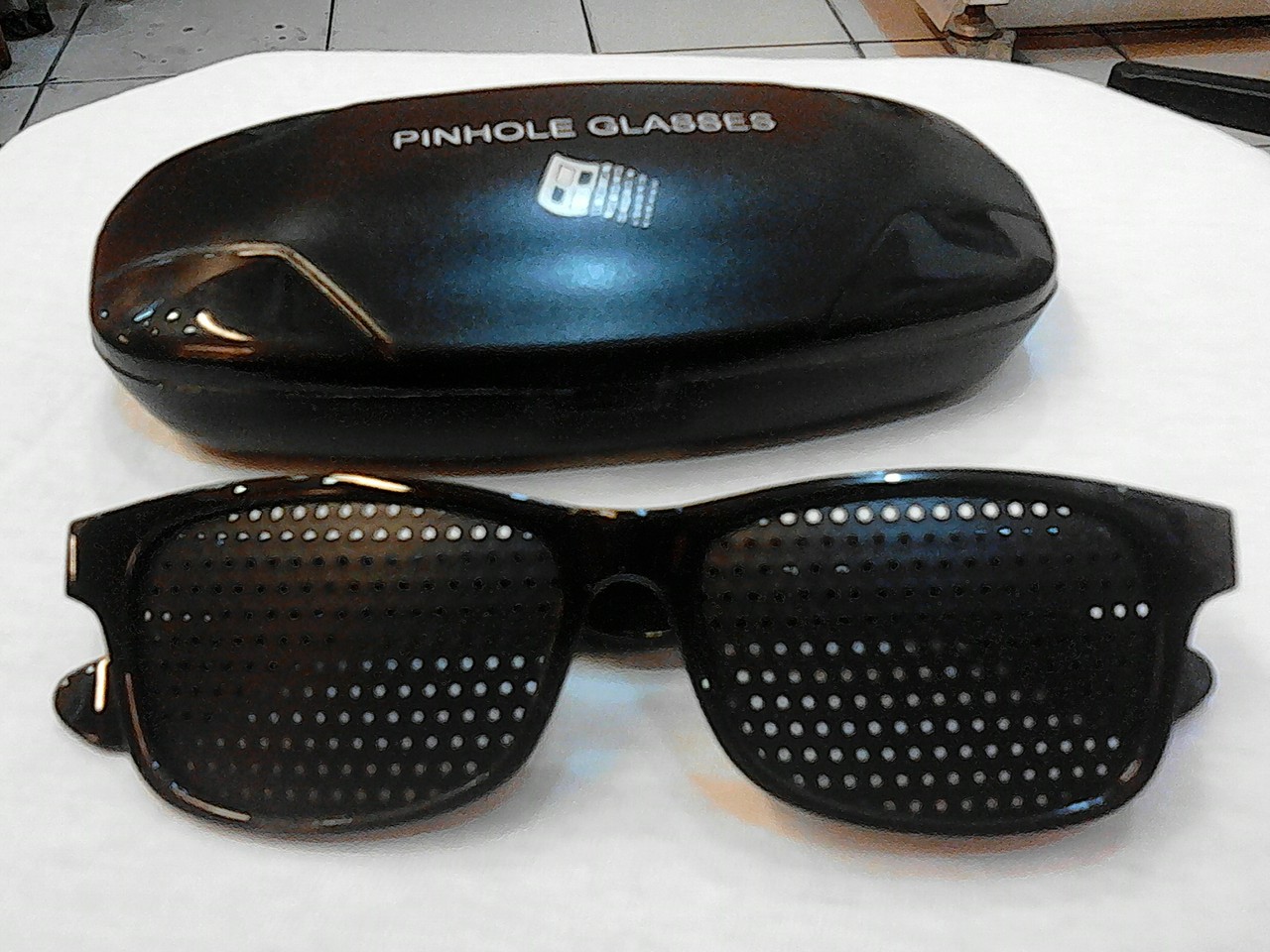 Kacamata Terapi Pinhole Glas