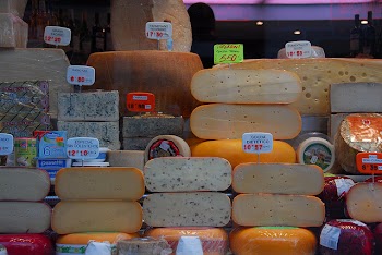 Descubra os queijos que PODE comer para perder peso