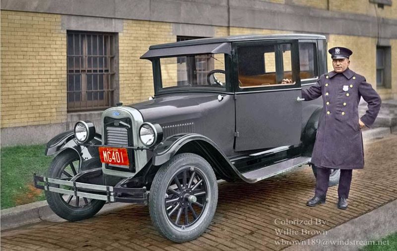 18 Incredible Colorized Photos Of American Police Cars From Between The 1920s And 1940s Vintage Everyday