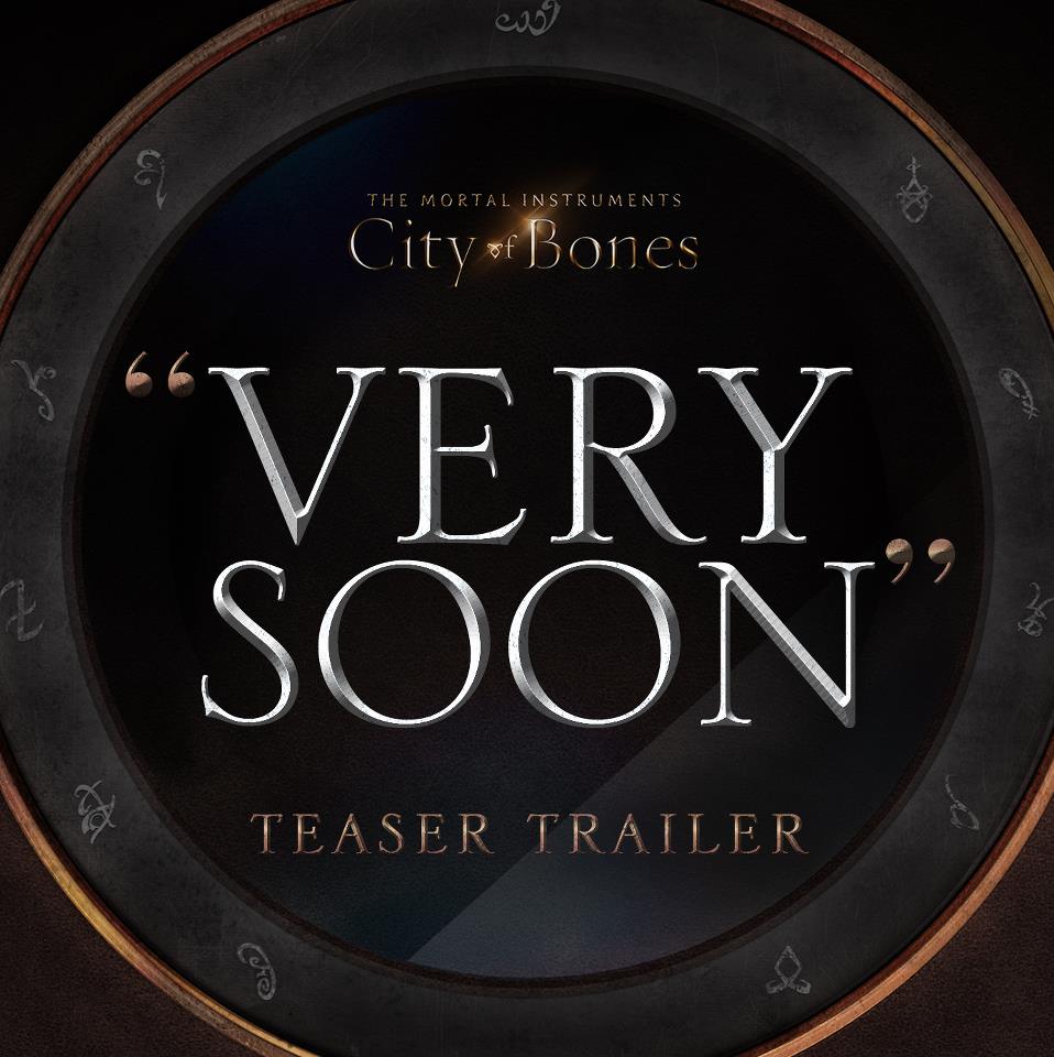 заставка coming soon. Golden coming soon. картинка soon. Coming soon movie. Coming soon табличка.