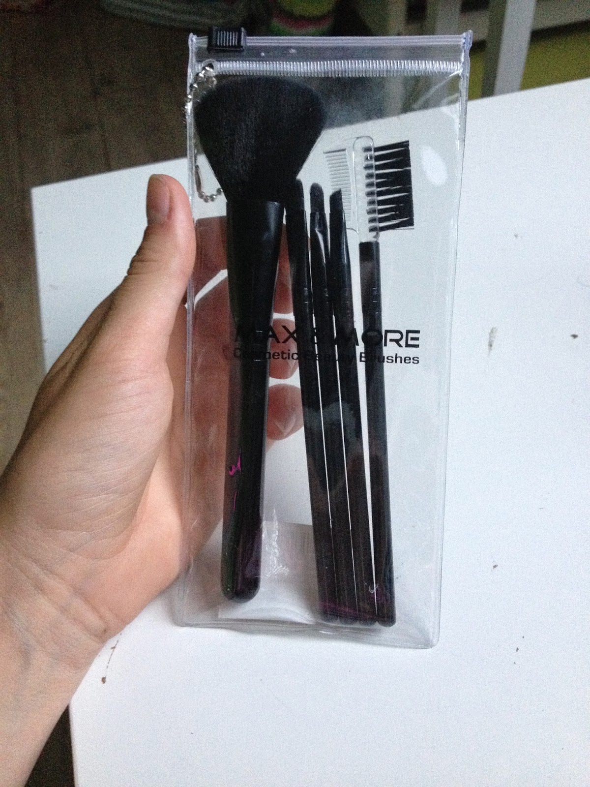 Wonderlijk Lifestyle By Kim: Max & More - Cosmetic Beauty Brushes // Action VK-55