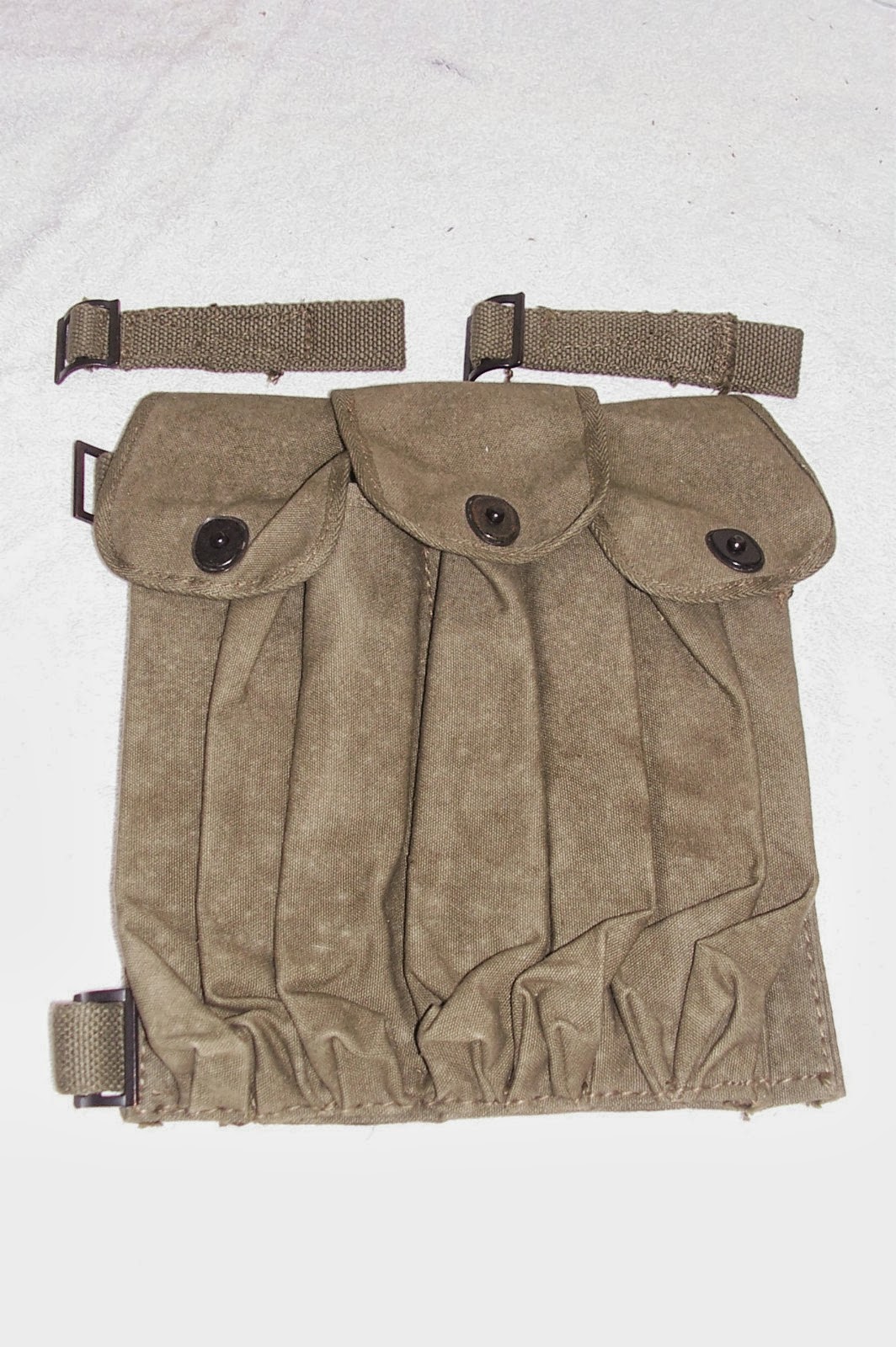 Webbingbabel: Israeli Army IDF 9mm SMG Mag Pouch
