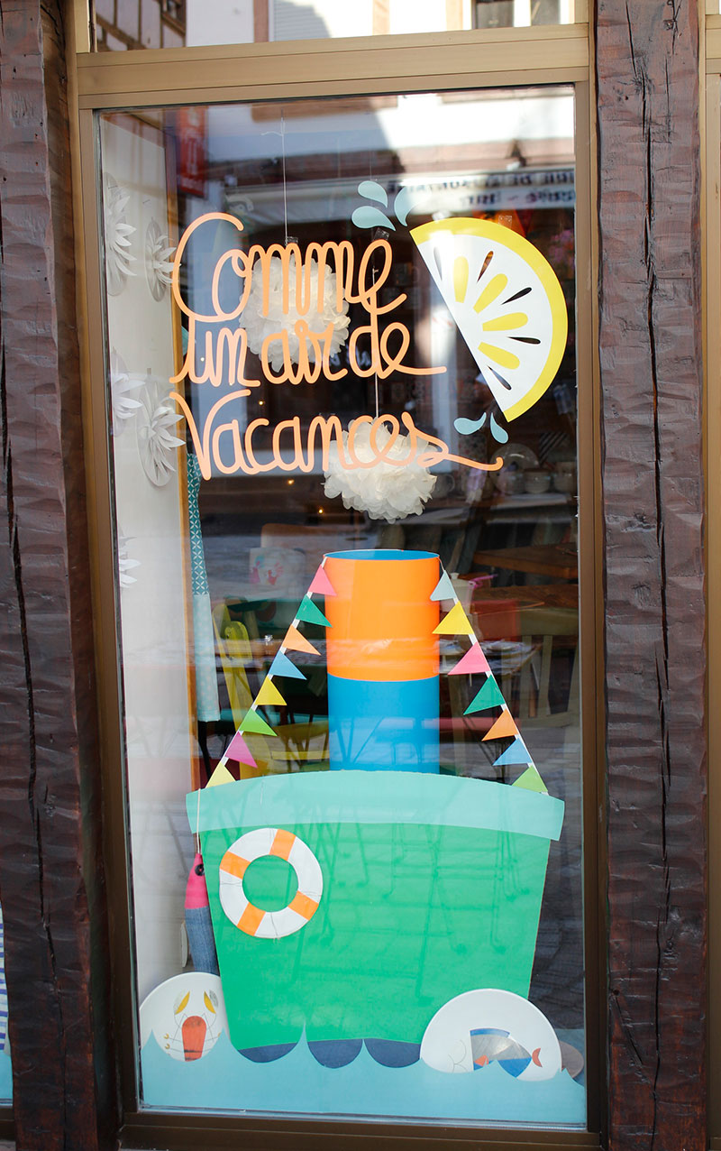 Vitrine "Comme un air de vacances"