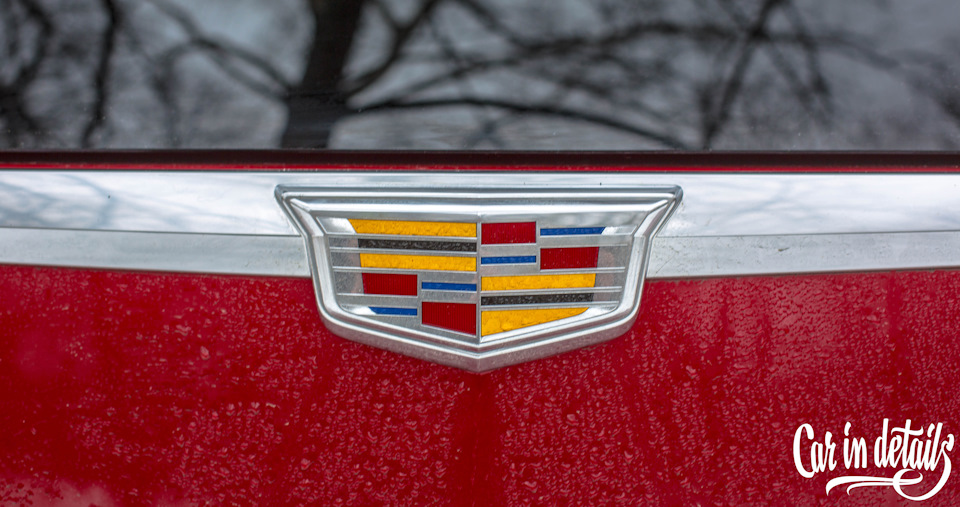 Cadillac logo на крыло