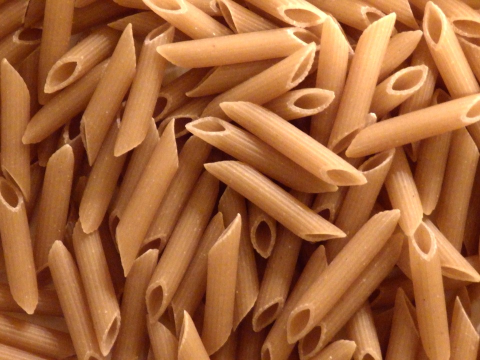¿Es mejor la pasta integral para un entrenamiento fitness?