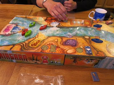 Niagara - The board and some of the components during a game