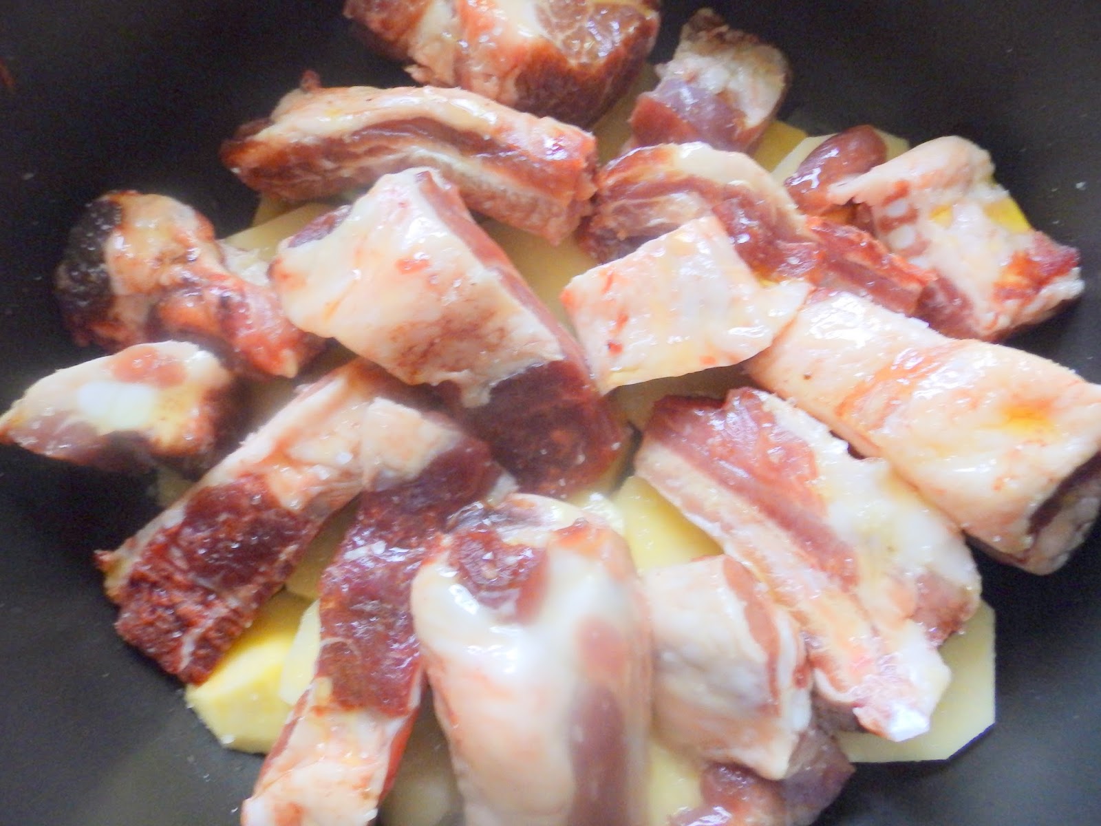 Costella de porc amb patates i samfaina al forn