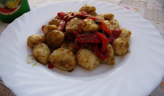 gnocchi with peppers and pesto