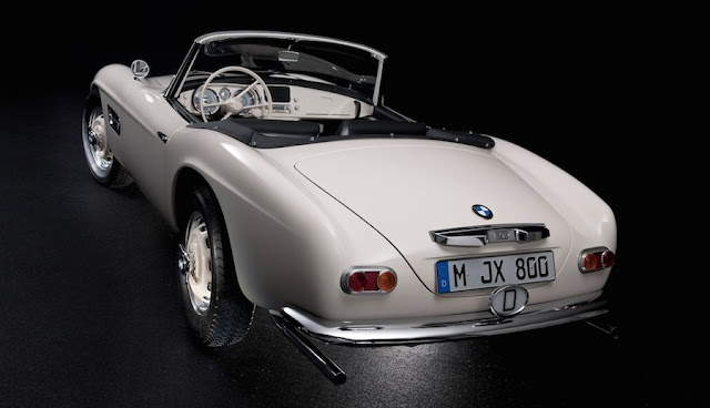 BMW、エルヴィス・プレスリーの愛車「507」をレストアして披露へ！