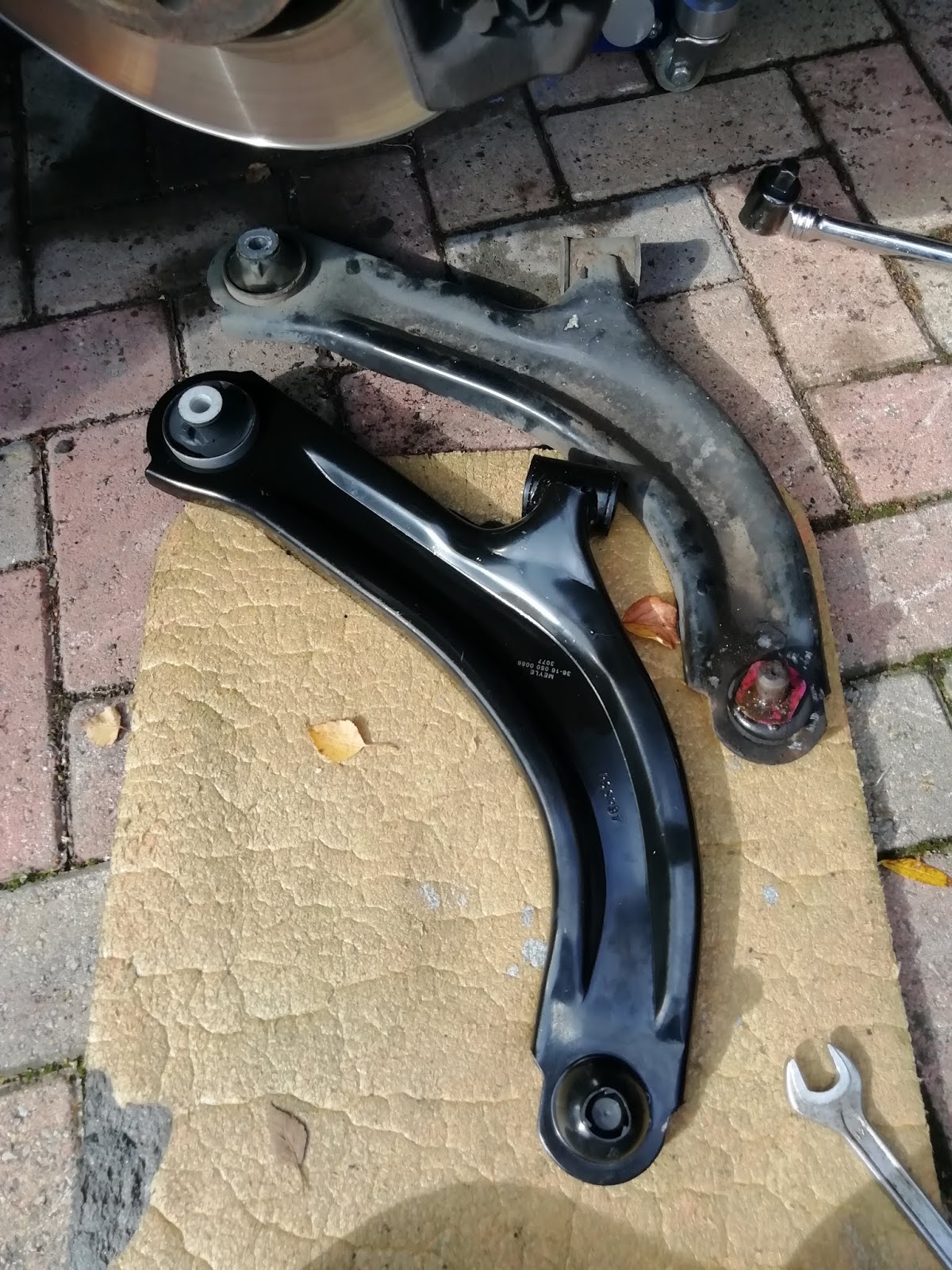 Changing the wishbones (front lower axle arms) and subframe support bracket
