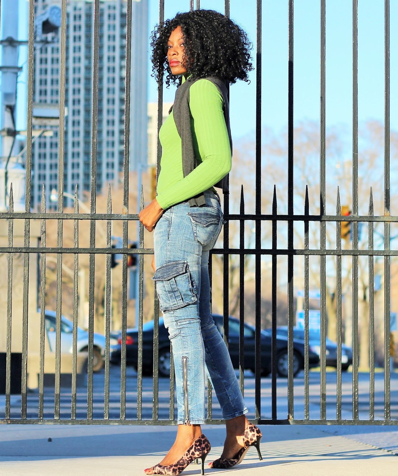 SPRING CASUAL: ANKLE ZIPPER JEANS x SWEATER