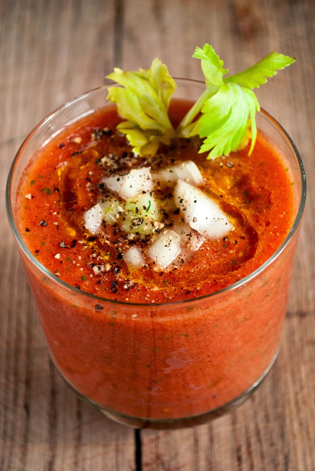 Quick and refreshing cold tomato soup (gazpacho) VeganSandra