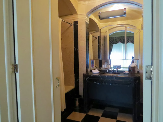 Double Room at the Waldorf Astoria Bathroom