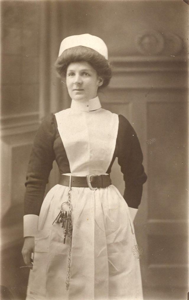 51 Elegant Photos of Nurses From Edwardian Era vintage everyday