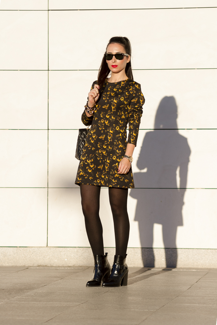 Un fiel Ajustable Decorativo Mustard and Black Floral Neoprene Dress | With Or Without Shoes - Blog  Influencer Moda Valencia España