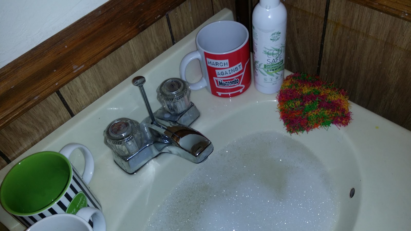 Dishwashing Liquid And Hot Water For Kitchen Sink Dishwashing Liquid And Hot Water For Kitchen Sink