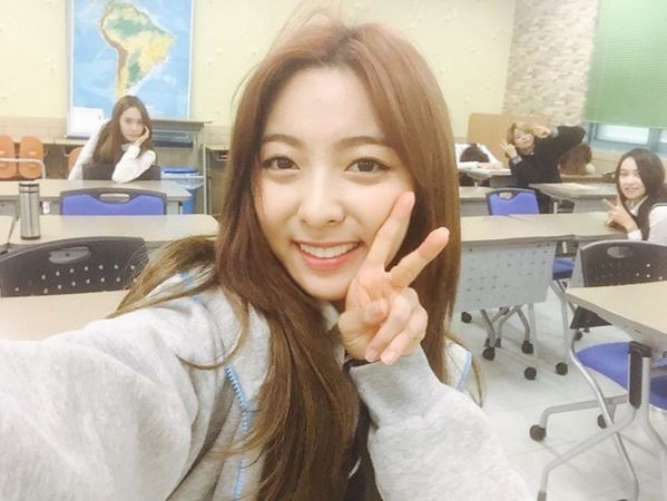 f(x) selfie di lokasi syuting MV baru mereka