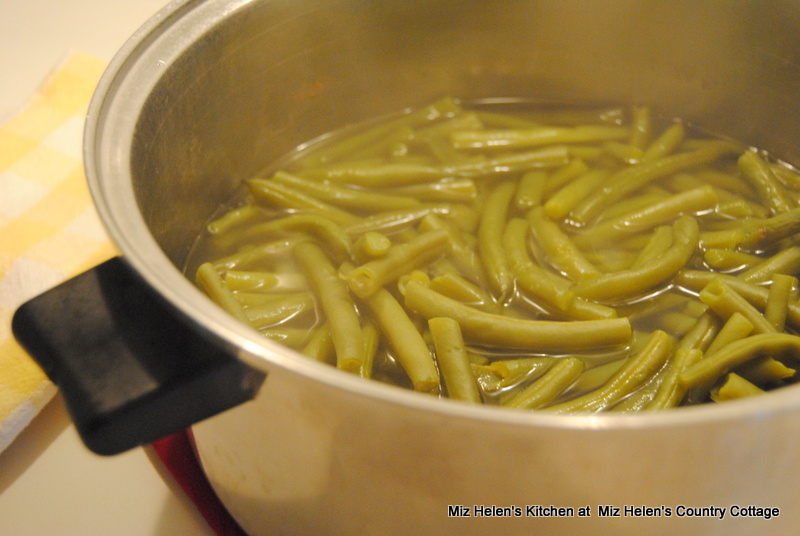 Fresh Green Beans With Apple Dressing
