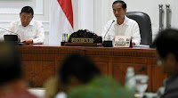 Presiden Jokowi saat memimpin rapat terbatas (foto htt://spiritsumbar.com)