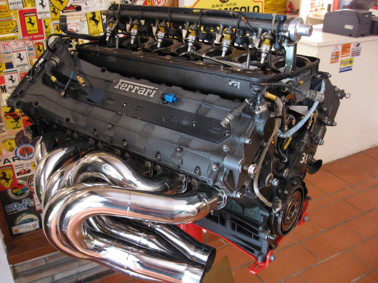 motore+ferrari+12+cilindri+1994.jpg