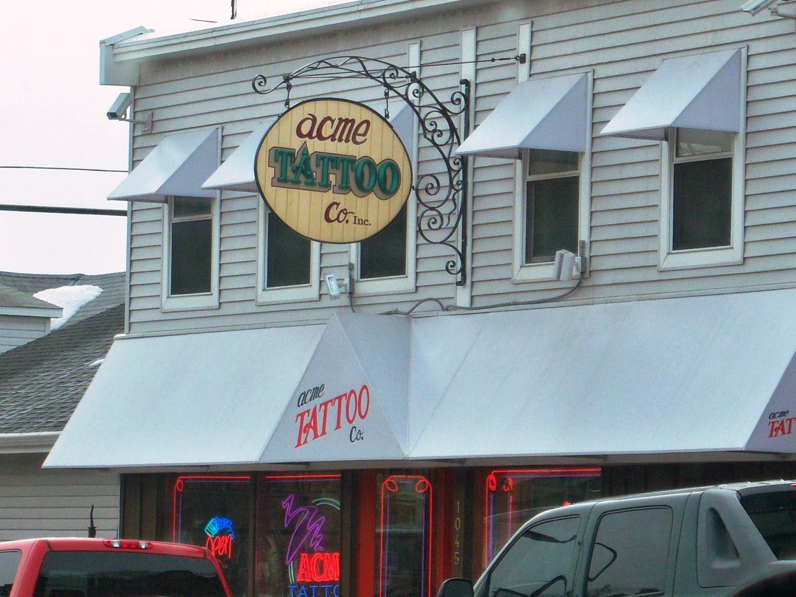 I am CuTRis: ACME Tattoo