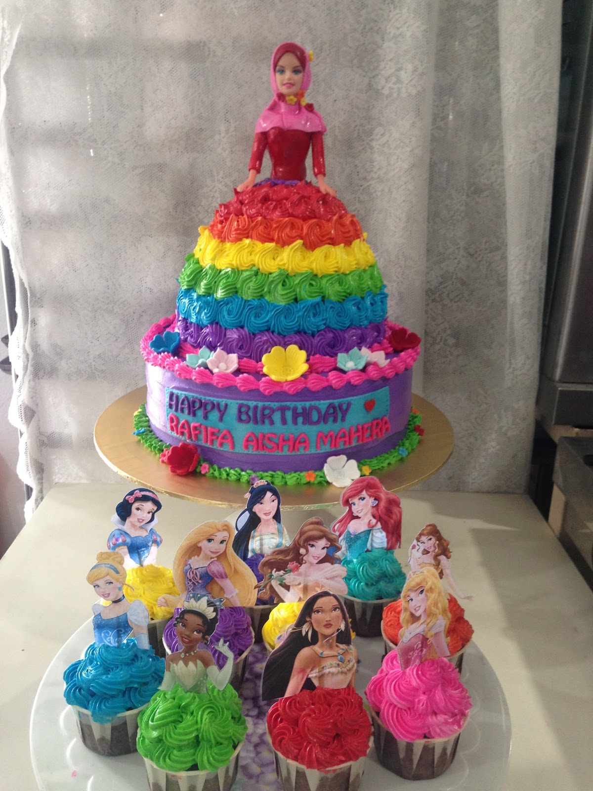 ninie cakes house Muslimah Princess Cake, Princess Cupcakes Rainbow Design
