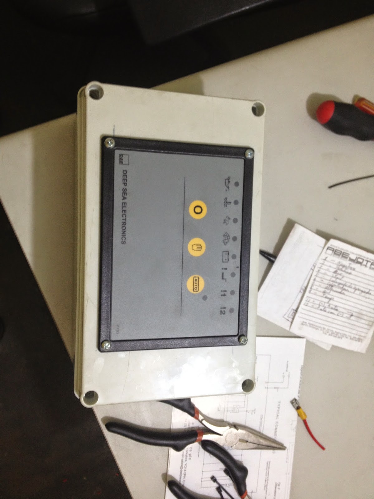 PLANTAS ELECTRICAS Y MAQUINARIAS: Diseño sistema de control y