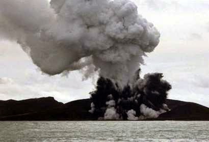 Vulcão submarino ao largo da costa de Tonga