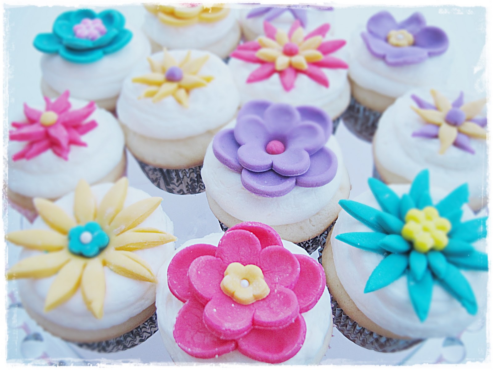 A Posy of Spring Cupcakes & A Giveaway Purple Chocolat Home