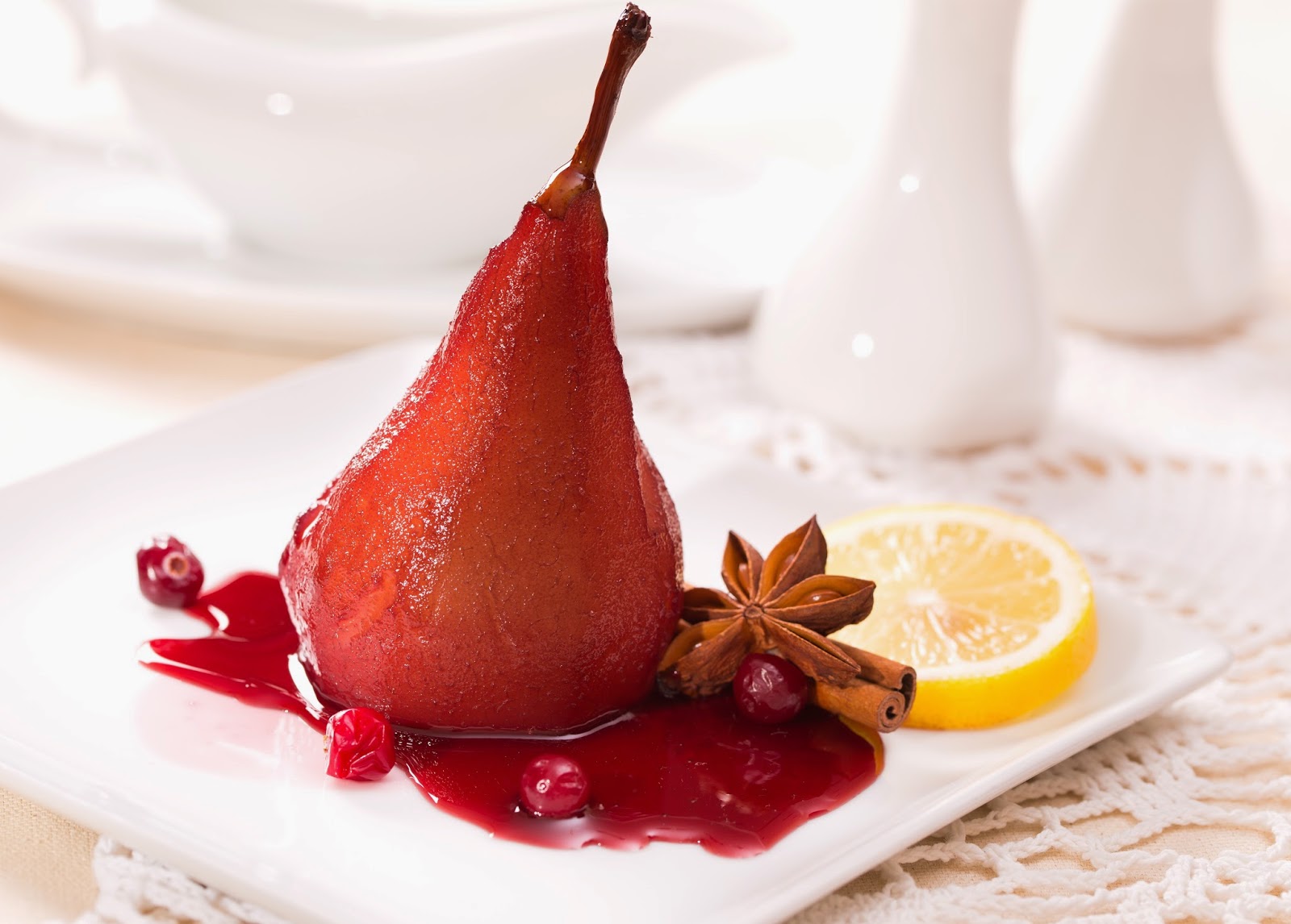 Груша в вине. Десерт пряная груша. Груша в красном вине с мороженым. Молочный пеламуши с шоколадом. Томленая груша в вине.