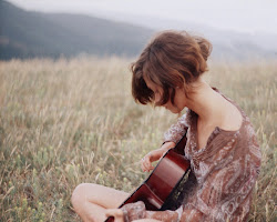 guitar cute alone indie nice playing lovely sitchinava awesome mariam woman beauty hair pretty song short favim portraits country bob