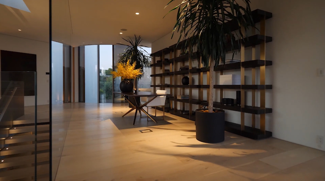 31 Interior Design Photos vs. Tour 11490 Orum Rd, Los Angeles, CA