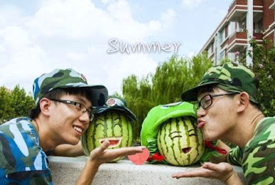 Soldaten im Sommer - lustige Spaßbilder Melone mit Gesicht - Jungs ohne Freundin witzig Soldaten im Sommer - lustige Spaßbilder Melone mit Gesicht - Jungs ohne Freundin witzig