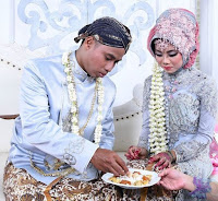 Tata Cara Dan Prosesi Upacara Pernikahan Adat Jawa Tengah Lengkap Dengan Gambarnya