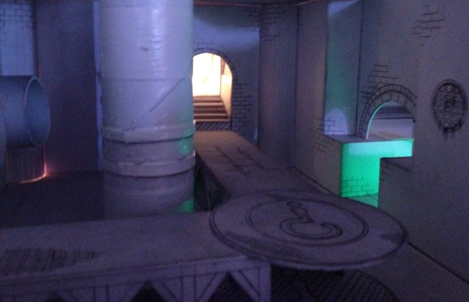 Daniel Gubba - Set and Props.: Design for Film - Batman: The Riddler's Lair