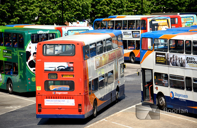 Dworzec autobusowy w Canterbury - komunikacja w Anglii, piętrowe angielskie autobusy