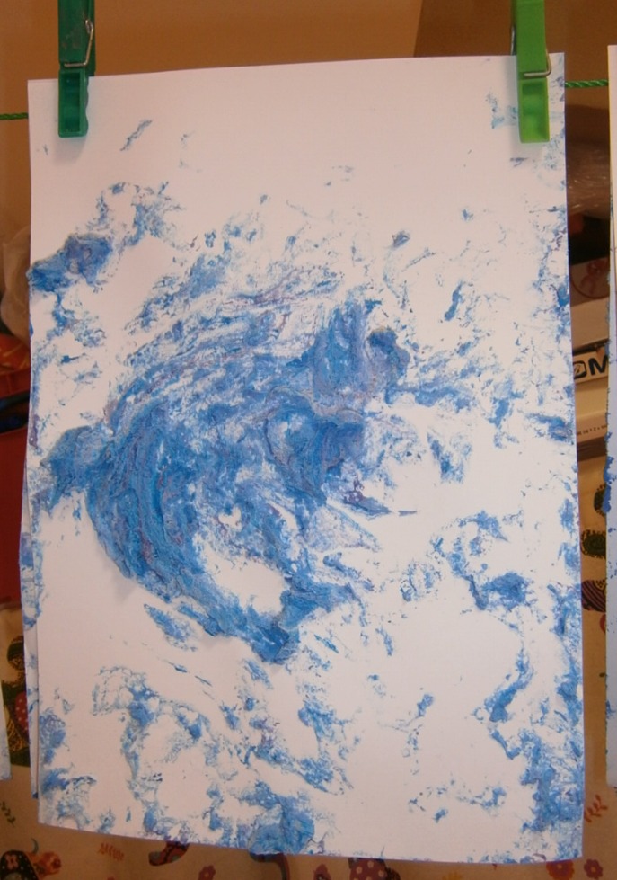 Trabajamos los sentidos con espuma y pintura de colores