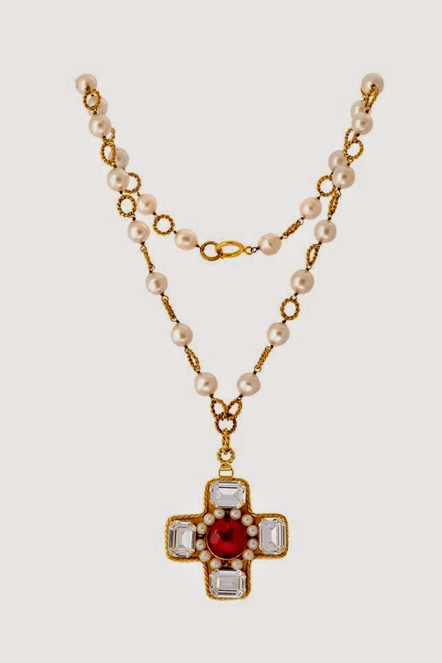 Vintage Chanel  Trendy jewelry, Fashion jewelry, Chanel jewelry necklace