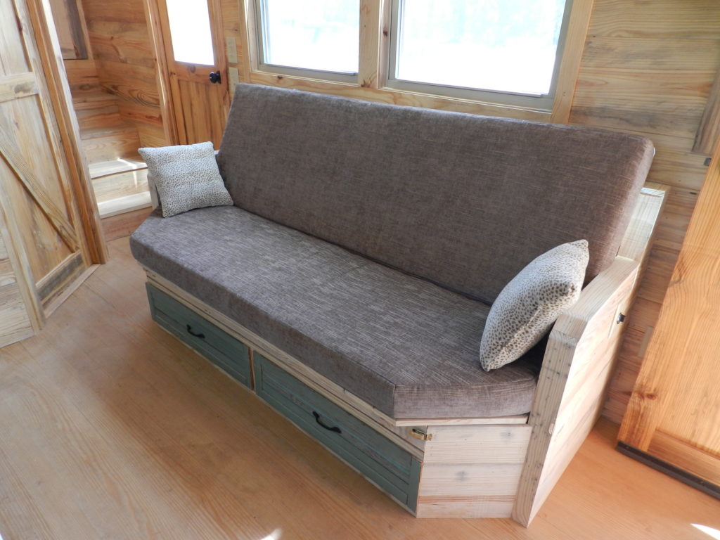 TINY HOUSE TOWN Mississippi Tiny House (204 Sq Ft)